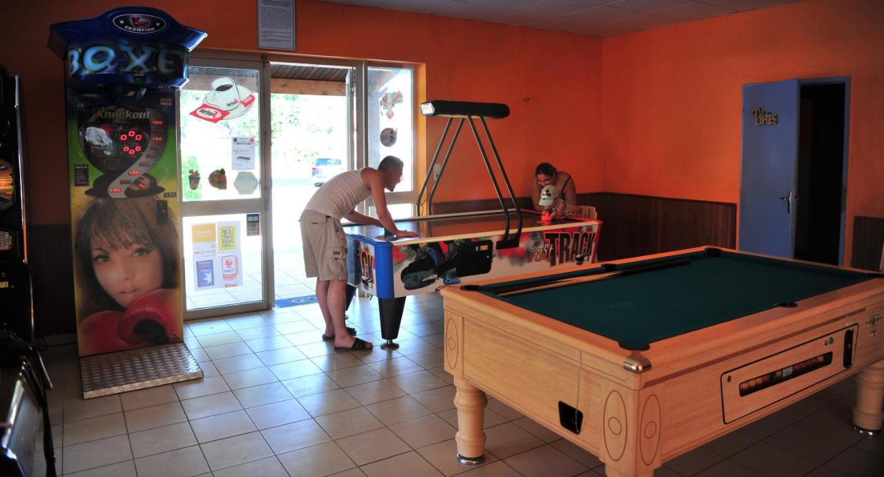 Hotel Camping le Clos des Pins Saint-Hilaire-de-Riez Exterior foto